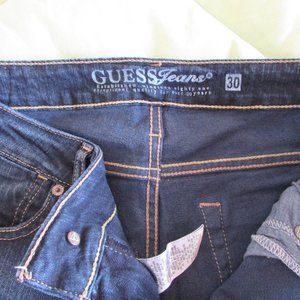 GUESS JEANS LADIES SIZE 30. FLARED LEGS.